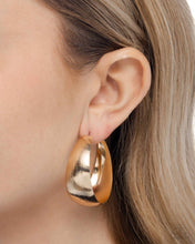 Load image into Gallery viewer, Subtle Sheen - Gold Paparazzi Accessories
